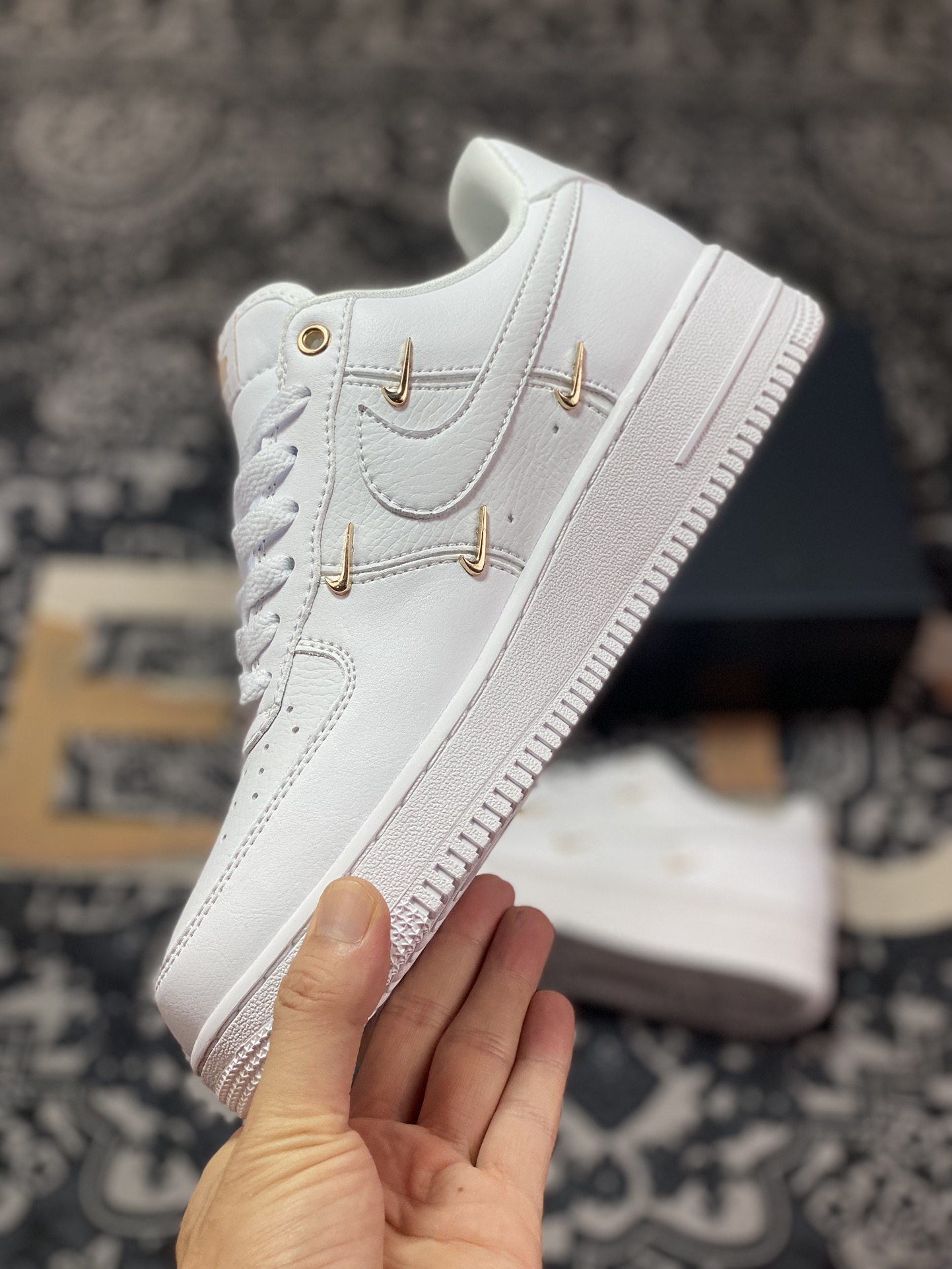 Air Force 1 '07 Low Platinum Four Hooks FV3654-111