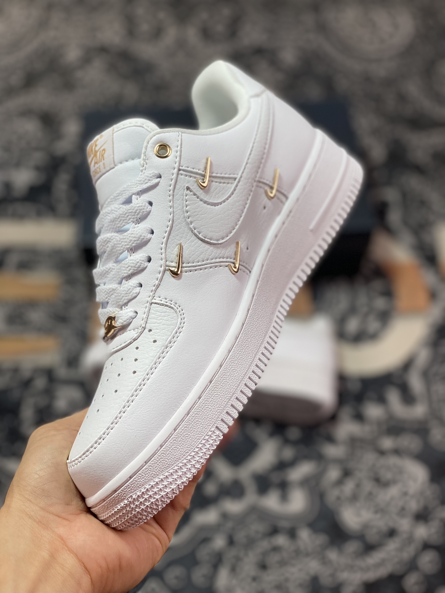 Air Force 1 '07 Low Platinum Four Hooks FV3654-111