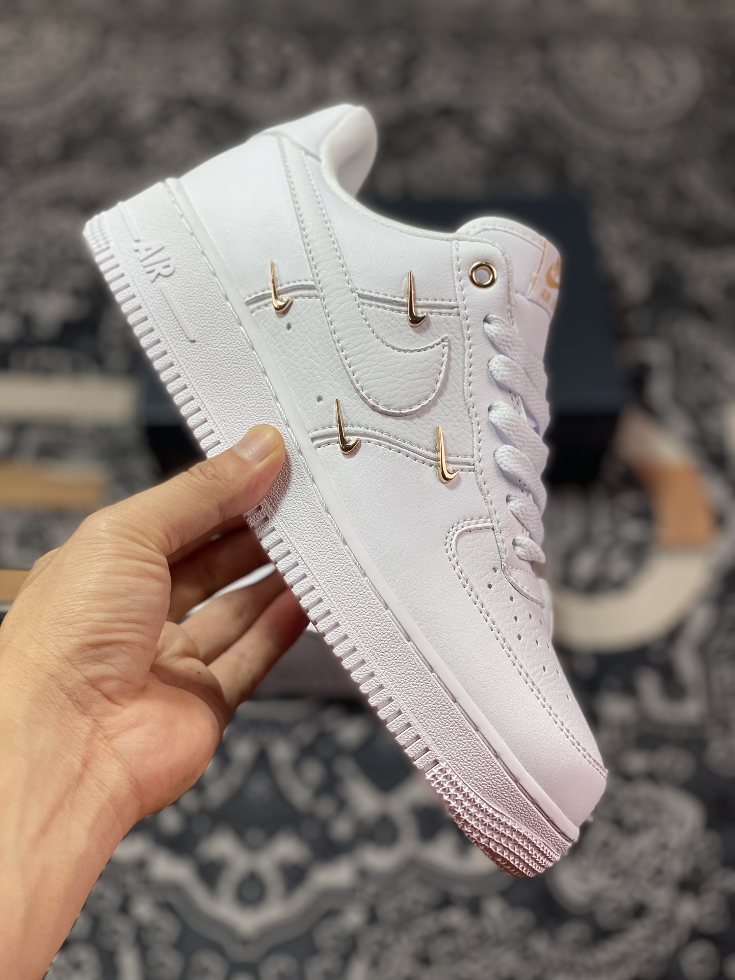 Air Force 1 '07 Low Platinum Four Hooks FV3654-111