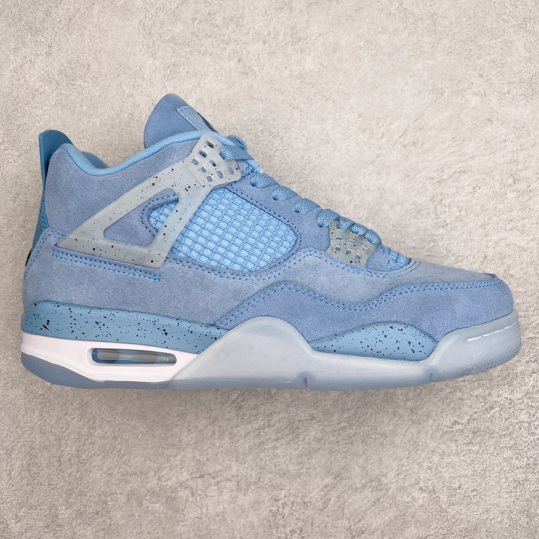 💰130 ＃PB版 福利特价‼Air Jordan AJ4 Retro PE 北卡蓝 HO12MNJDLS247 耗时半年巨作 40余配色陆续出货 全套原纸板楦头开发 调试30余版 确保原汁原味完美呈现四代版型 一比一鞋头弧度高度趴度鞋身弧度 此版本只针对中端市场 皮料材质有所更替 其他数据细节工艺流程均保持公司一致 细节品控鞋型随意秒杀市面3XX 4XX 原厂TPU网格鞋带扣 正确内里网布 菱角分明不变形无多余毛边 柔软性质感一致于原鞋 原厂织唛标 原厂飞人电绣工艺 独家绑鞋带手法 印刷中底布 四线拉帮 米色美纹纸贴合固定 进口港宝加持 后跟自然饱满 全鞋荧光划线卡点 追求极致完美 每一双都是工艺品 多重QC质检 超越公司货的品控标准 实实在在的免检产品 尺码：40 40.5 41 42 42.5 43 44 44.5 45 46 47.5 编码：by2936000-运动鞋