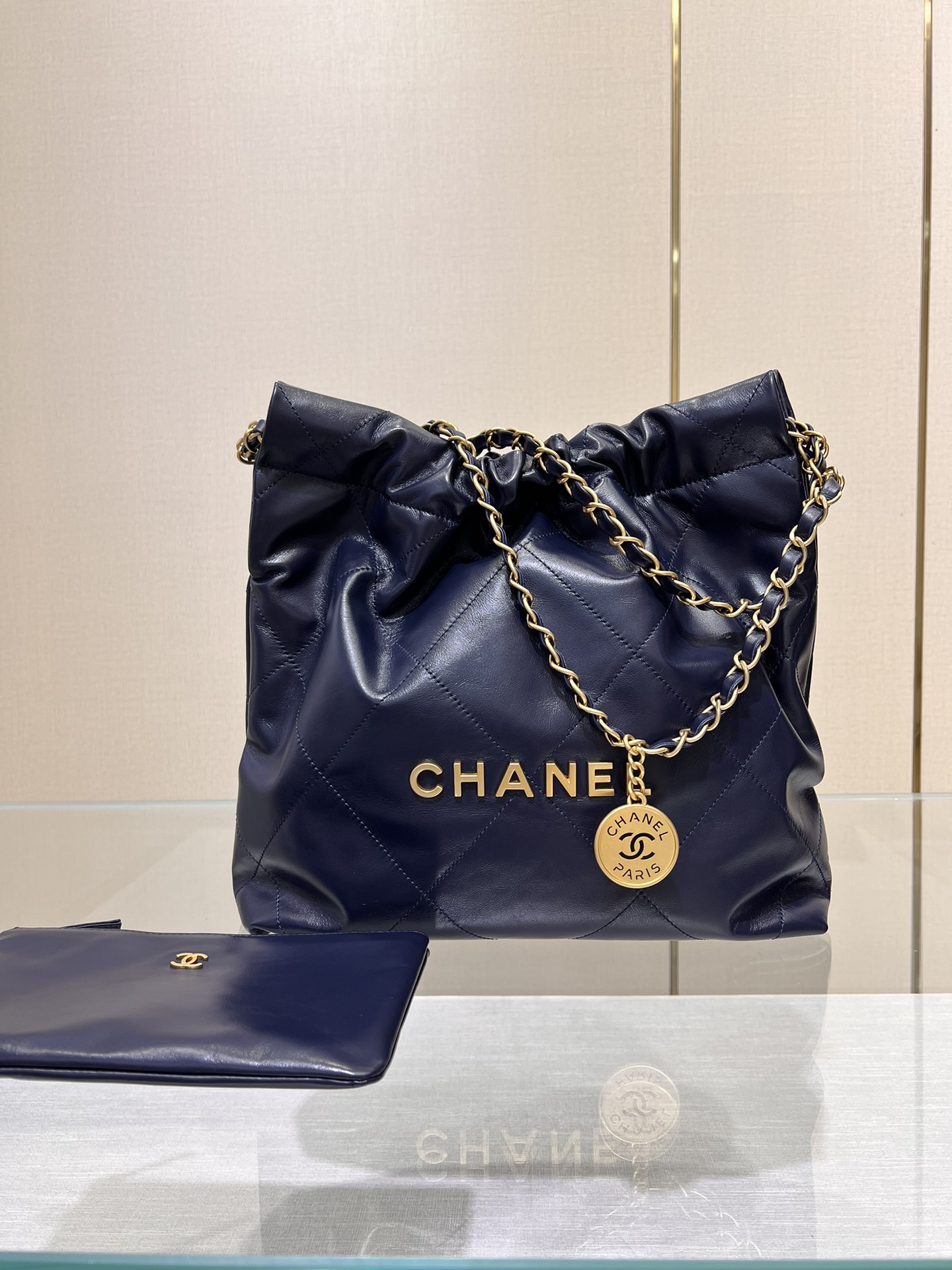 Chanel Borse Borsette Blu scuro Openwork Pelle di vitello bovina Vintage