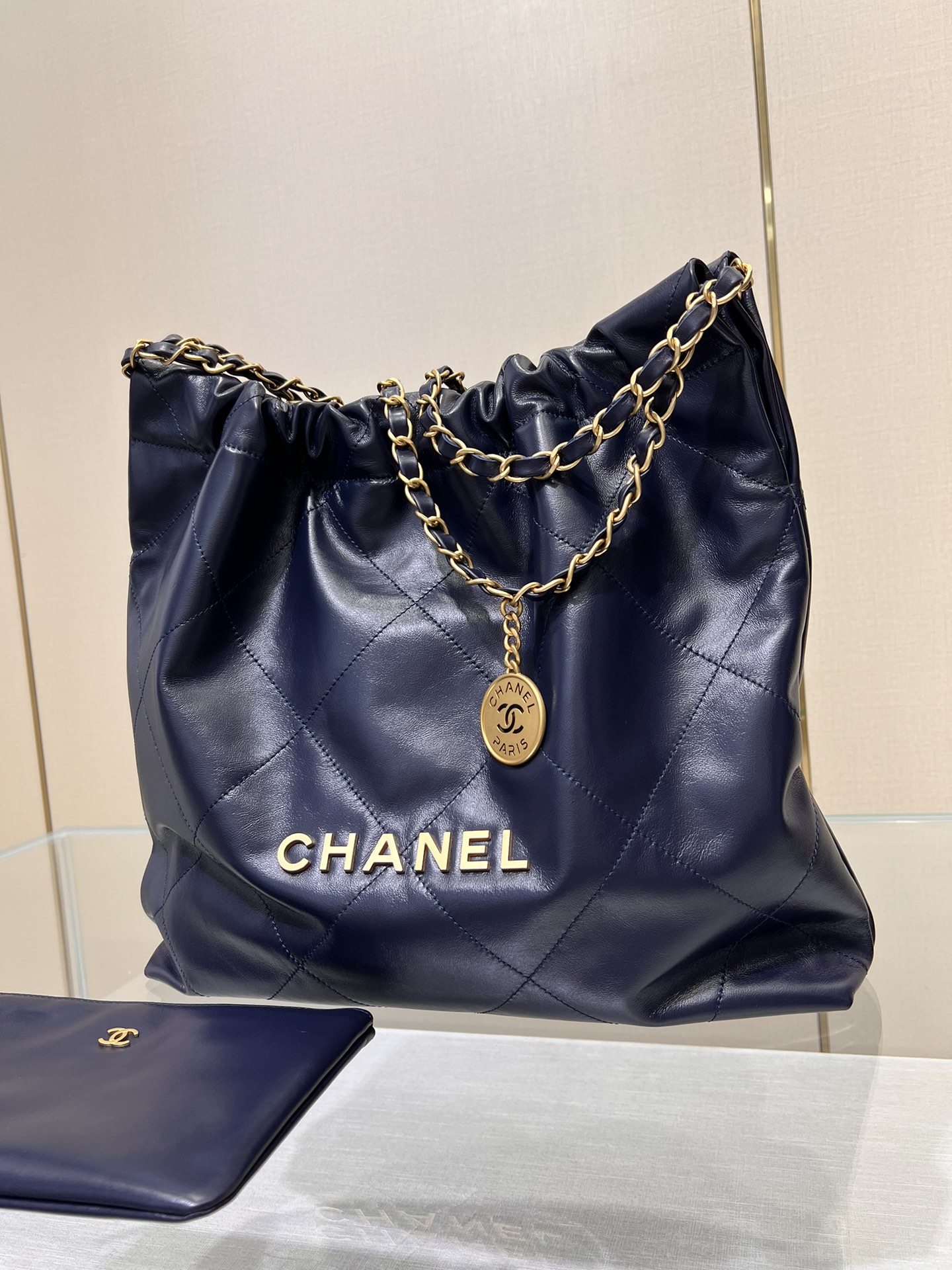 Chanel Borse Borsette Blu scuro Openwork Pelle di vitello bovina Vintage