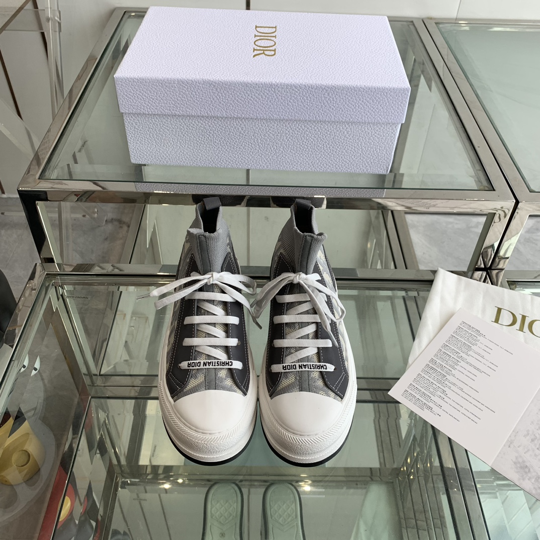 NO:165632,Top version Dior classic versatile cloth shoes Original electric embroidered fabric   sheepskin lining Original cowhide footbed Original outsole Size 35-40, casual shoes/sports shoes, dior, dior, sneakers, cowhide, sheepskin19860909顶级版本 Dior迪奥经典百搭布鞋 原版电绣面料 羊皮内里 原版牛皮垫脚 原版大底 尺码35-40,休闲鞋/运动鞋,dior,dior,sneakers,cowhide,sheepskin,Women's Shoes