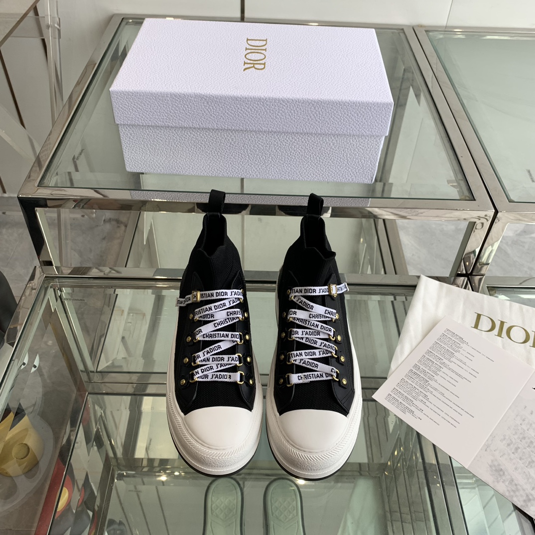 NO:165635,Top version Dior classic versatile cloth shoes Original electric embroidered fabric   sheepskin lining Original cowhide footbed Original outsole Size 35-40, casual shoes/sports shoes, dior, dior, sneakers, cowhide, sheepskin19860909顶级版本 Dior迪奥经典百搭布鞋 原版电绣面料 羊皮内里 原版牛皮垫脚 原版大底 尺码35-40,休闲鞋/运动鞋,dior,dior,sneakers,cowhide,sheepskin,Women's Shoes