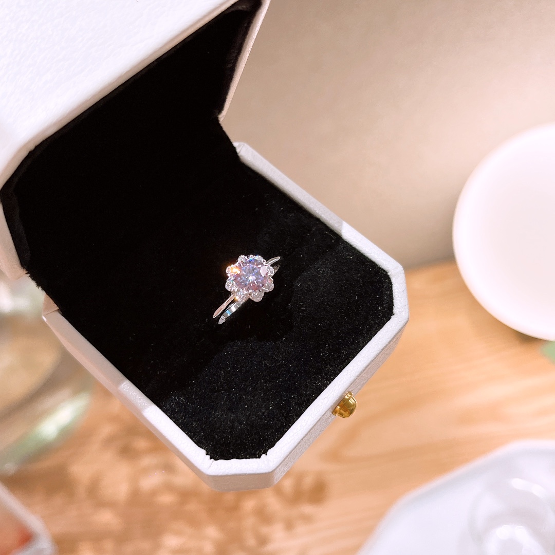 High Polish Silver Moissanite Ring Light Luxury Valentine's Day Gold