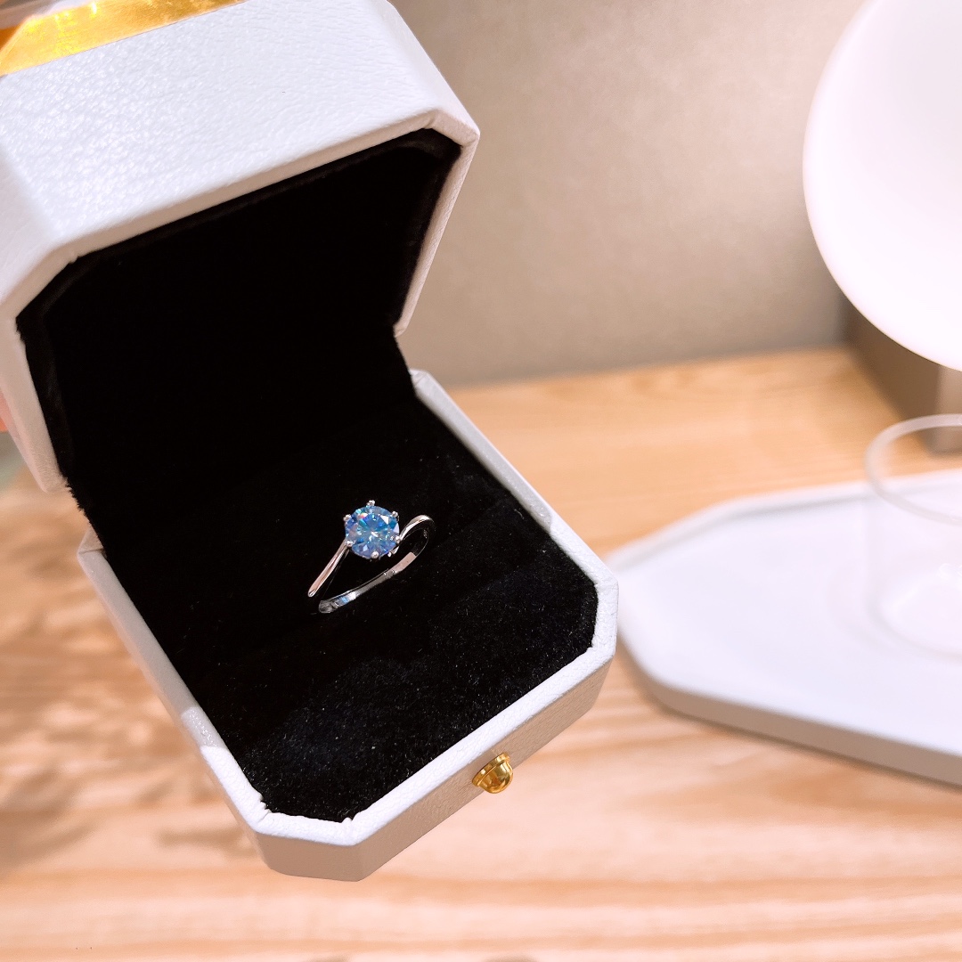 Hypoallergenic Silver Moissanite Ring Sweet Banquet Silver