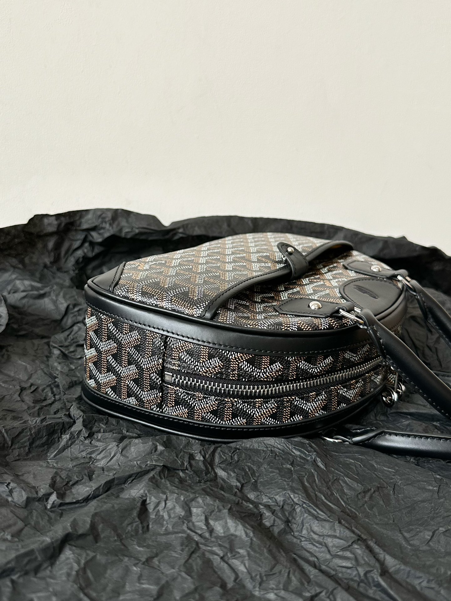 23 The latest purchase of inspection-grade goyard bowling ball small black, dog-tooth medieval vintage to learn about! Recently, Goya has really
