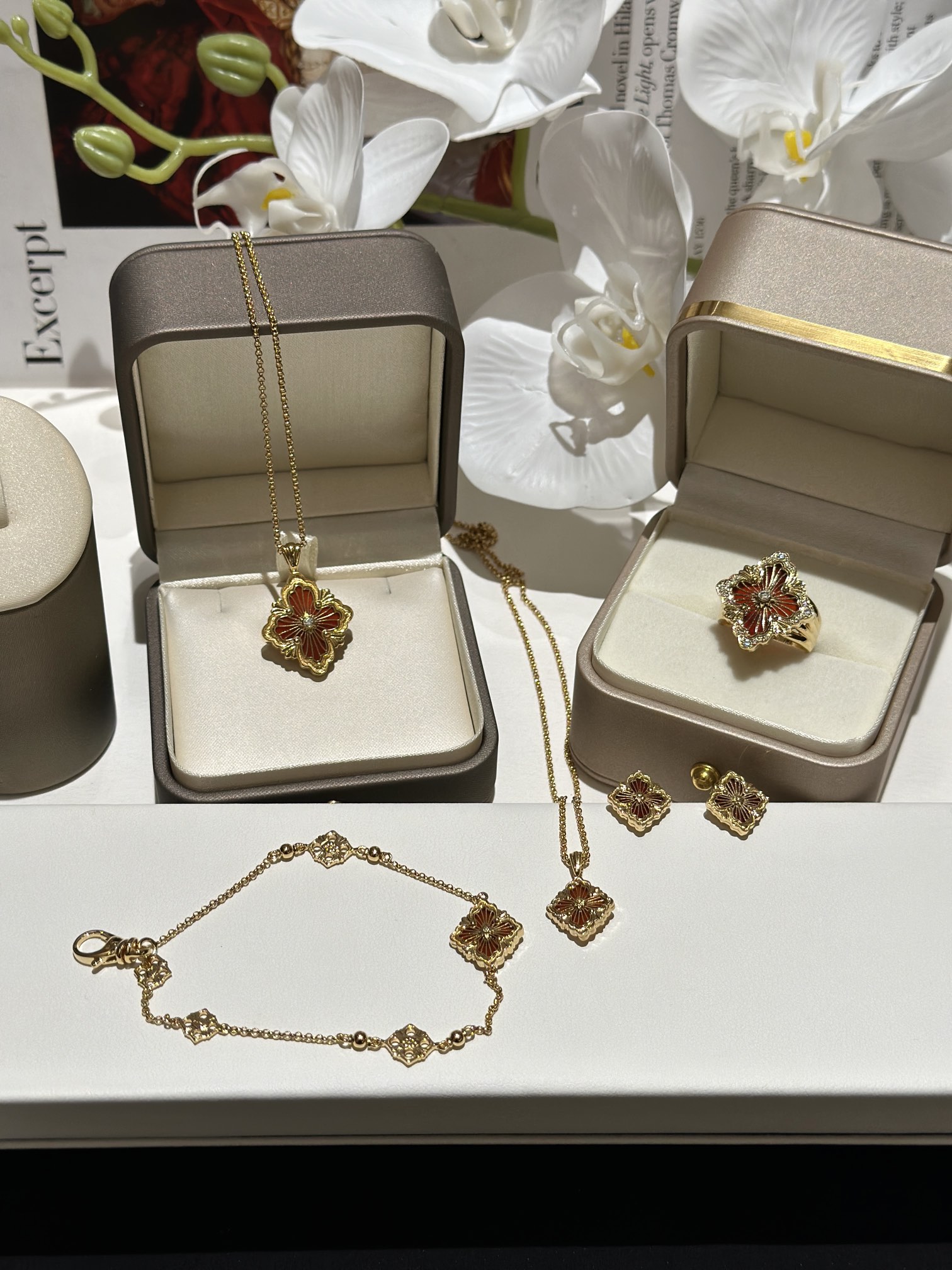 NO:631330,The first red agate combination in the market KD002# large diamond necklace/KD001# small diamond-free necklace KB001# bracelet/KD001# earrings/KR001# ring Retro fashionable and versatile high-end single product Italian brushing process is exquisite♀ A must-have for gentle fairies, earrings, necklace, bracelet, ring, Cartier high-end jewelry19860909全市场首发红玛瑙组合 KD002#大号有钻项链/KD001#小号无钻项链 KB001#手链/KD001#耳环/KR001#戒指 复古时髦百搭高级单品 意大利拉丝工艺绝美♀ 温柔仙女必备,,earrings,necklace,bracelet,ring,卡迪亚高端饰品,Jewelry