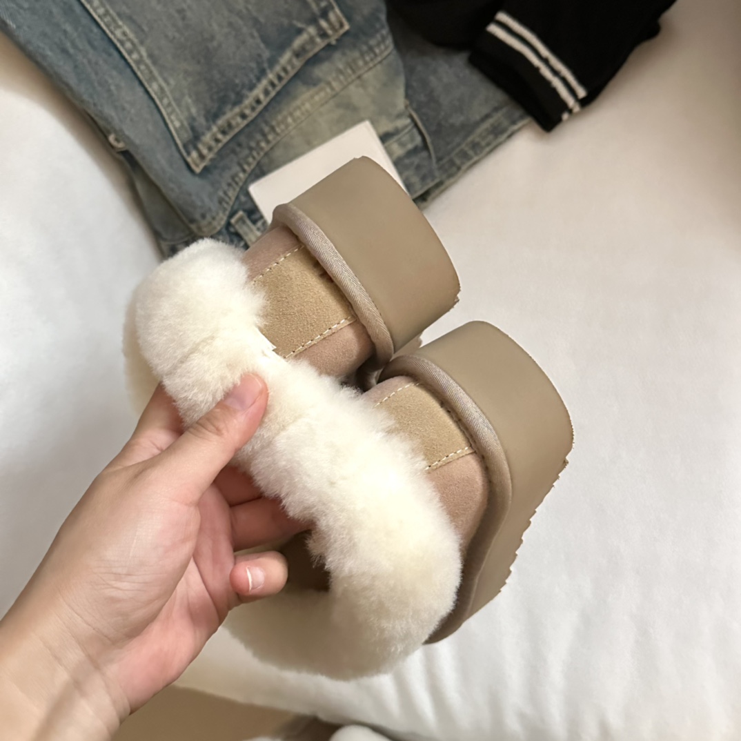 #ugg厚底 塔次特 一双雪地靴 一秒秋冬氛围感来了〰️ 超模们的选择 极简〰️每天都要温暖又时髦 隆丰