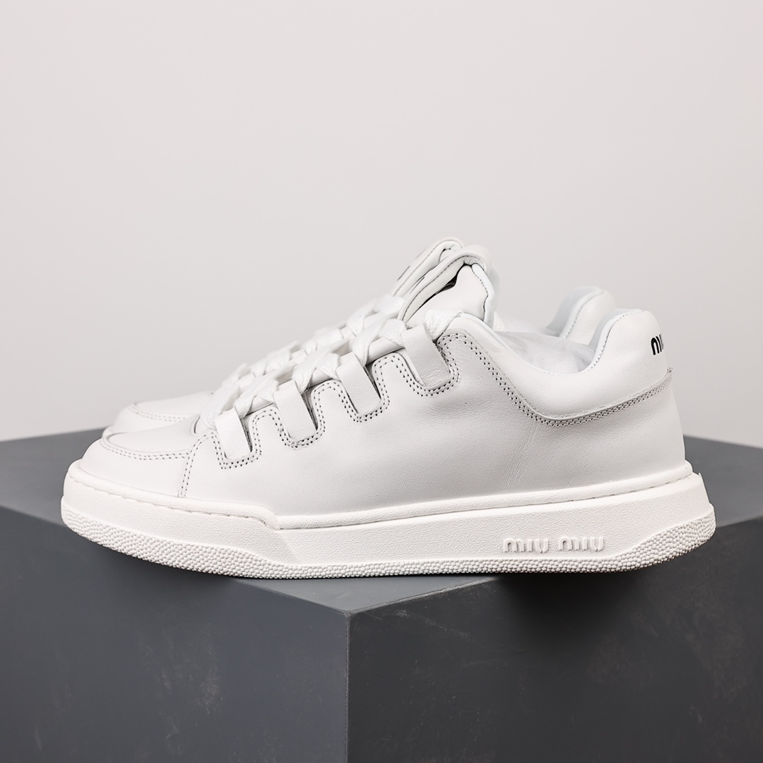 El nuevo estilo otoñal de miumiu Miaojia, con los últimos zapatos blancos casuales, retro y de moda, la parte superior …