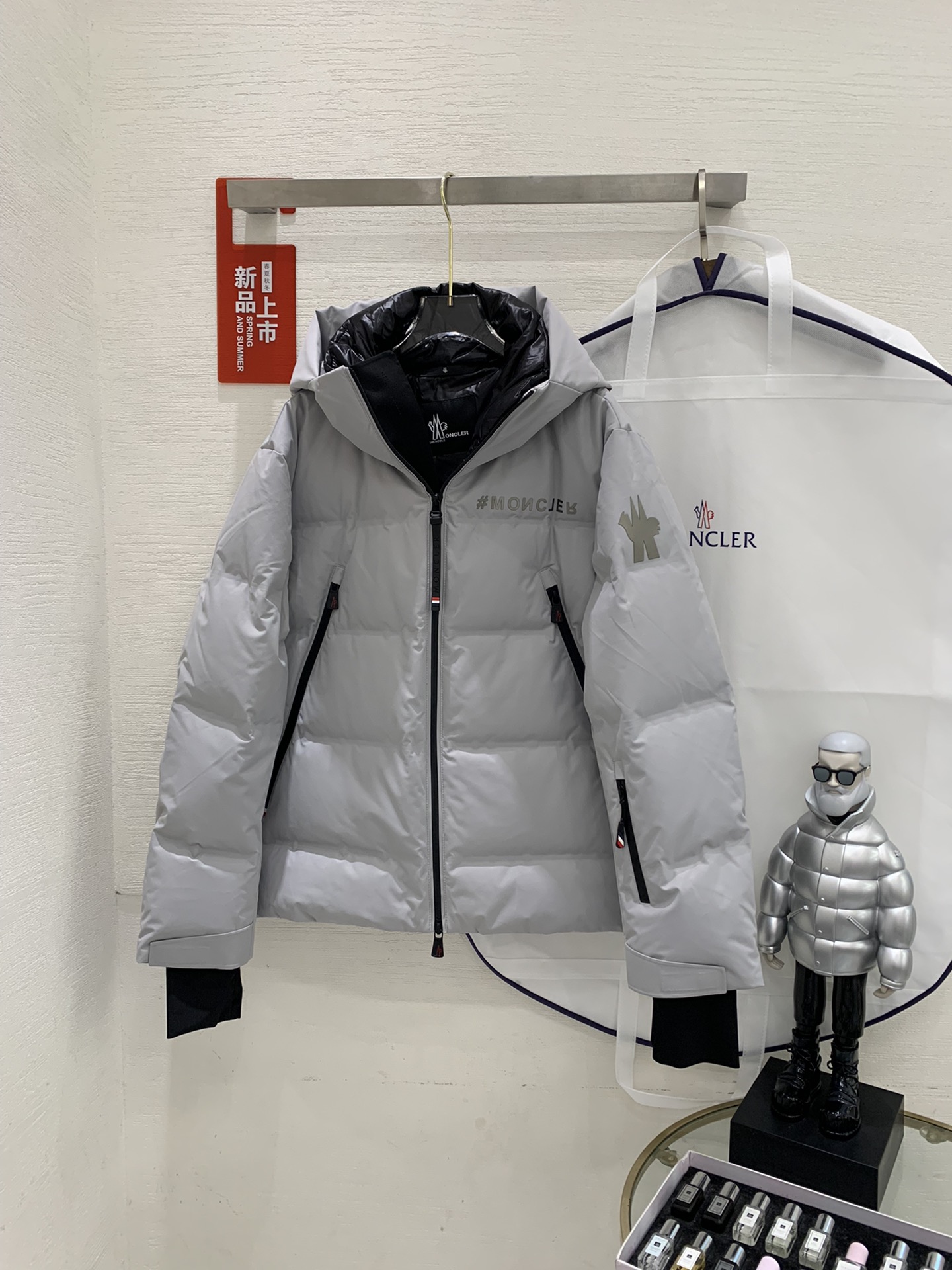 Moncler Grenoble Vêtements Manteaux & Blousons Veste En Duvet Noir Gris Blanc Nylon Pu Collection automne – hiver Fashion Pantalons de sport