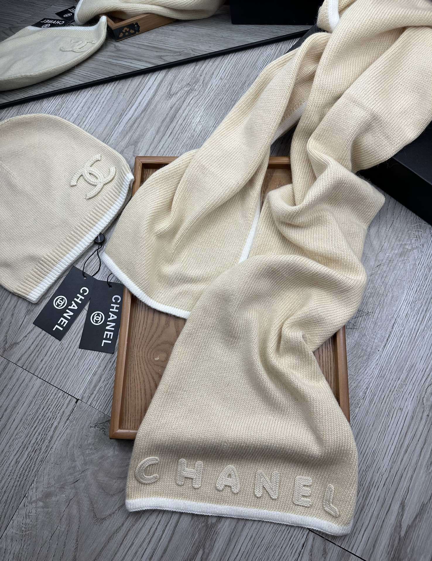 🌹。C家。【羊毛套装帽子】经典套装帽子!帽子➕围巾!材质:70%羊毛➕30%兔毛。暖暖哒超级舒服~冬日小