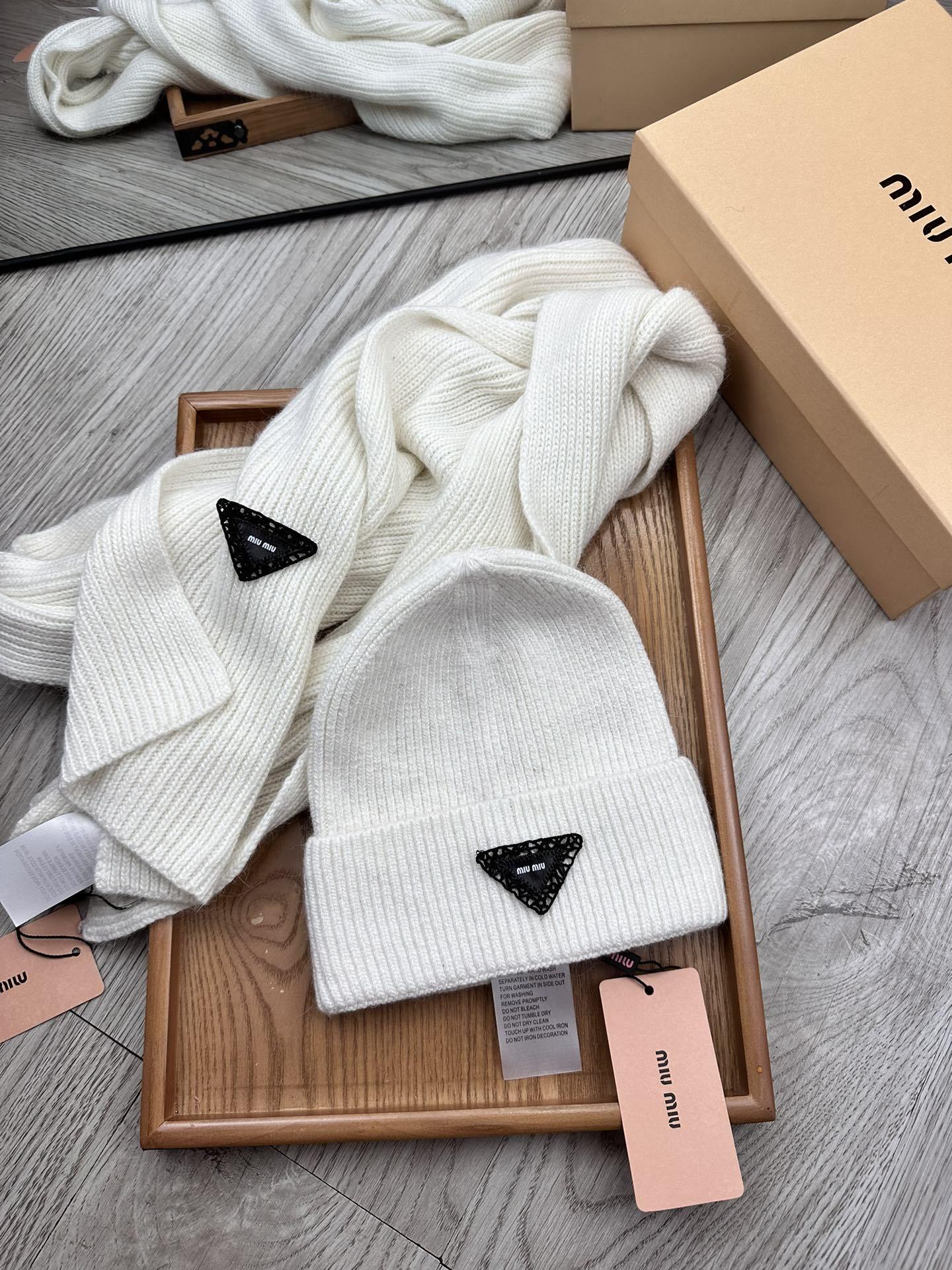 🌹。miumiu。【羊毛套装帽子】经典套装帽子!帽子➕围巾!材质:70%羊毛➕30%兔毛。暖暖哒超级舒服
