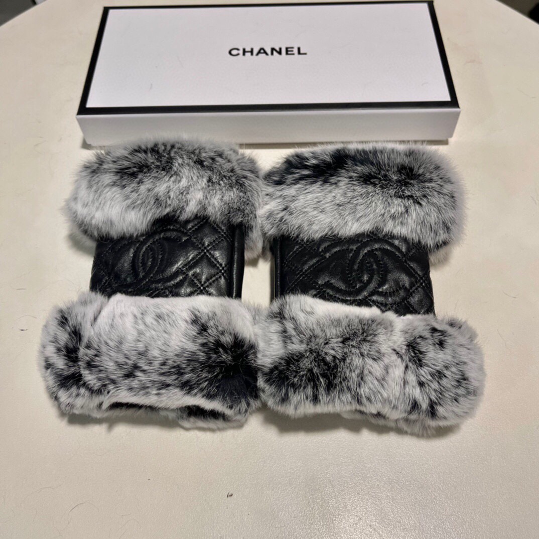 Chanel香奈儿秋冬短款双懒兔毛手套值得对比同款不同品质秒杀市场差产品进口一级羊皮懒兔毛内里加绒经典不