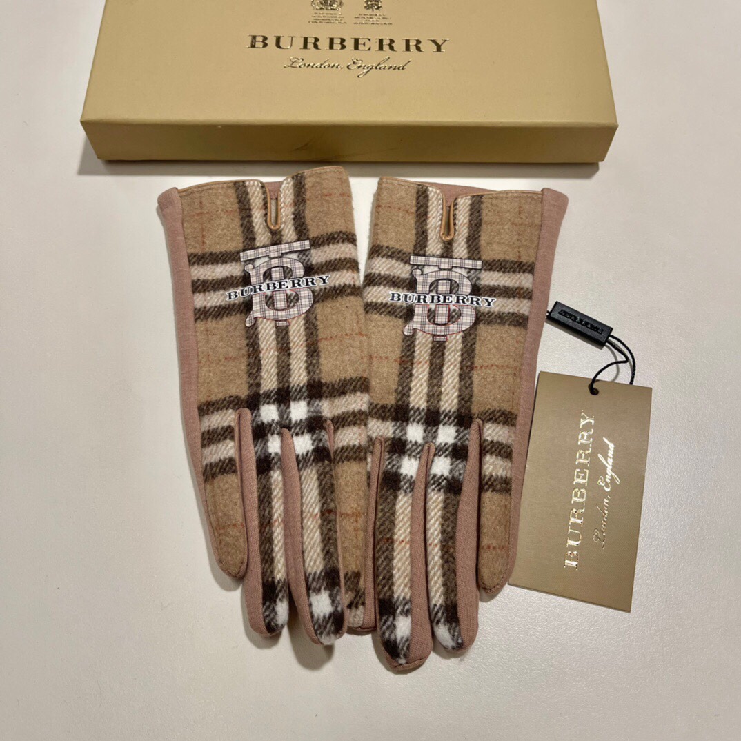 配包装巴宝莉BURBERRY专柜新品大狐狸毛球羊毛手套时尚手套秋冬保暖加绒内里经典格子上手超舒适柔软百搭