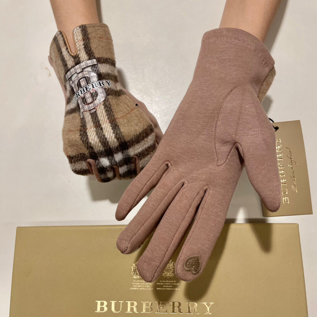 配包装巴宝莉BURBERRY专柜新品大狐狸毛球羊毛手套时尚手套秋冬保暖加绒内里经典格子上手超舒适柔软百搭