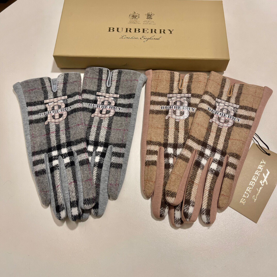 配包装巴宝莉BURBERRY专柜新品大狐狸毛球羊毛手套时尚手套秋冬保暖加绒内里经典格子上手超舒适柔软百搭