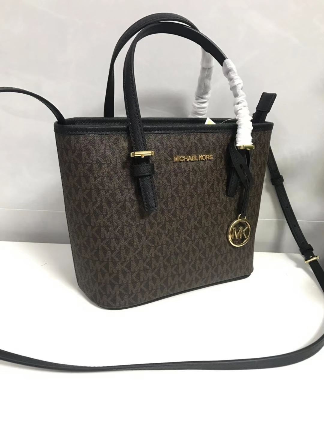 Michael Kors MK新款小号购物袋 十字纹牛皮 购物袋pv专用面料样式 设计改成了小号 额外加了长背带