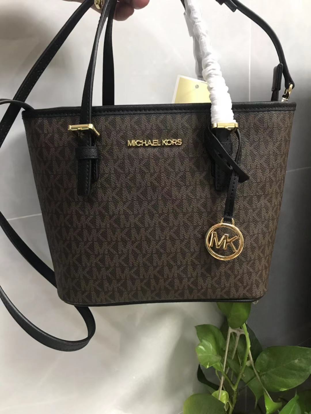 Michael Kors MK新款小号购物袋 十字纹牛皮 购物袋pv专用面料样式 设计改成了小号 额外加了长背带