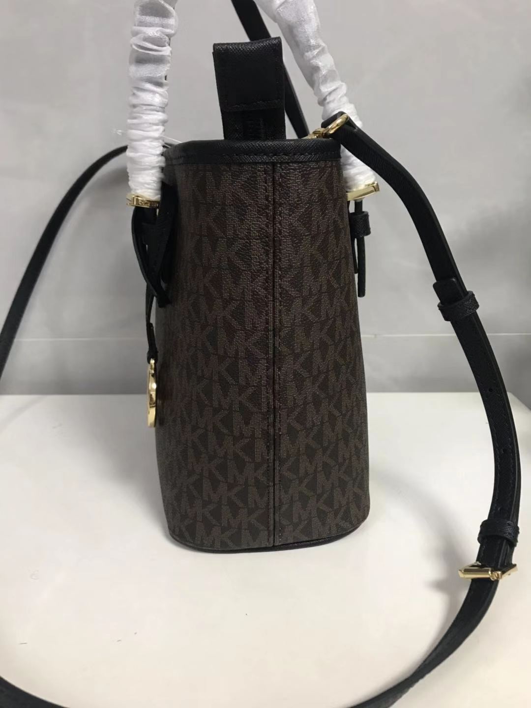 Michael Kors MK新款小号购物袋 十字纹牛皮 购物袋pv专用面料样式 设计改成了小号 额外加了长背带