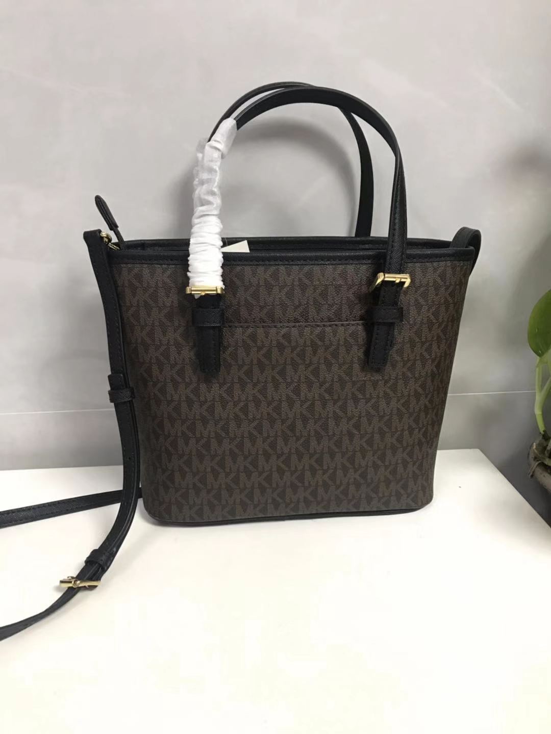 Michael Kors MK新款小号购物袋 十字纹牛皮 购物袋pv专用面料样式 设计改成了小号 额外加了长背带