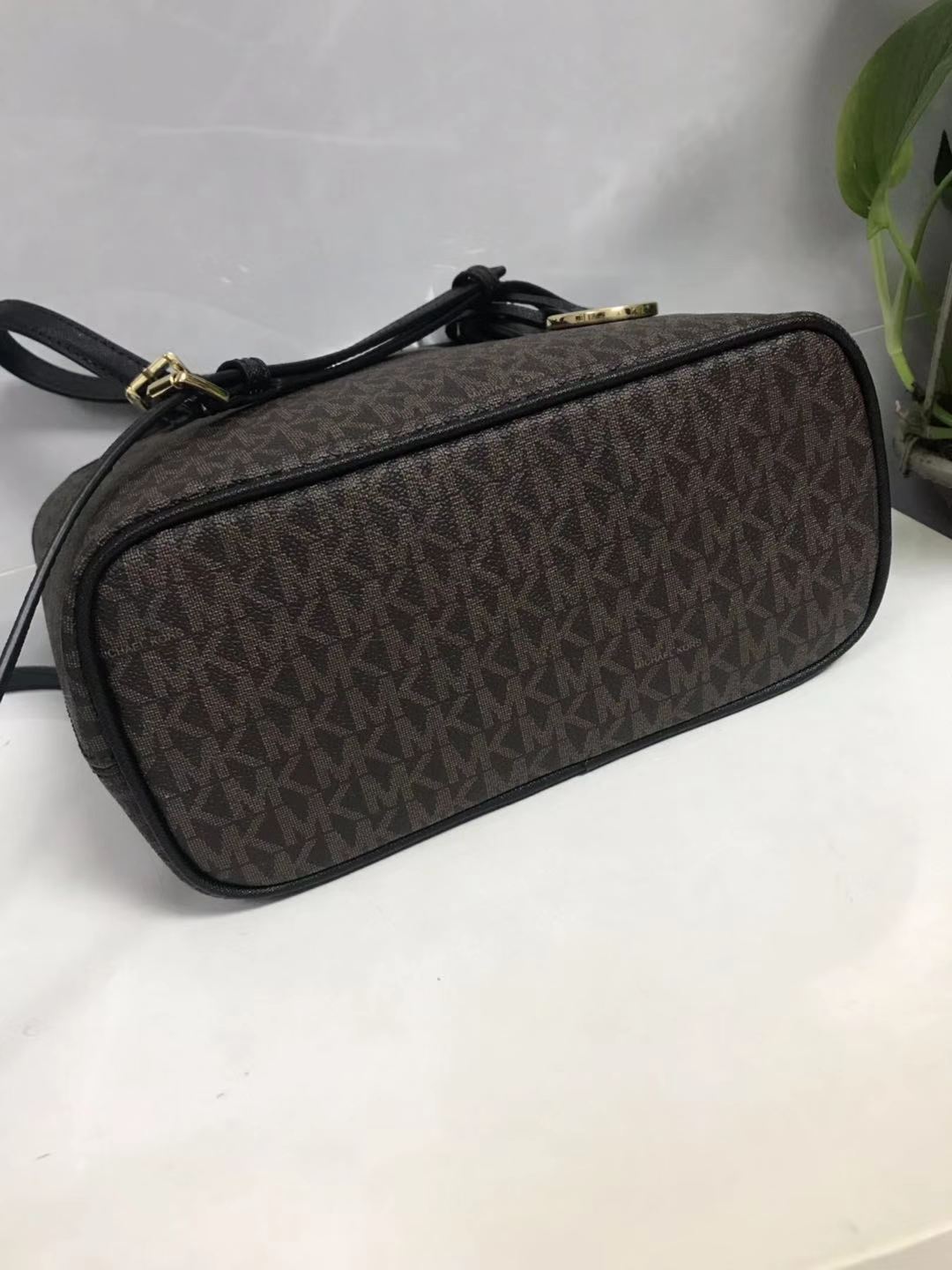 Michael Kors MK新款小号购物袋 十字纹牛皮 购物袋pv专用面料样式 设计改成了小号 额外加了长背带