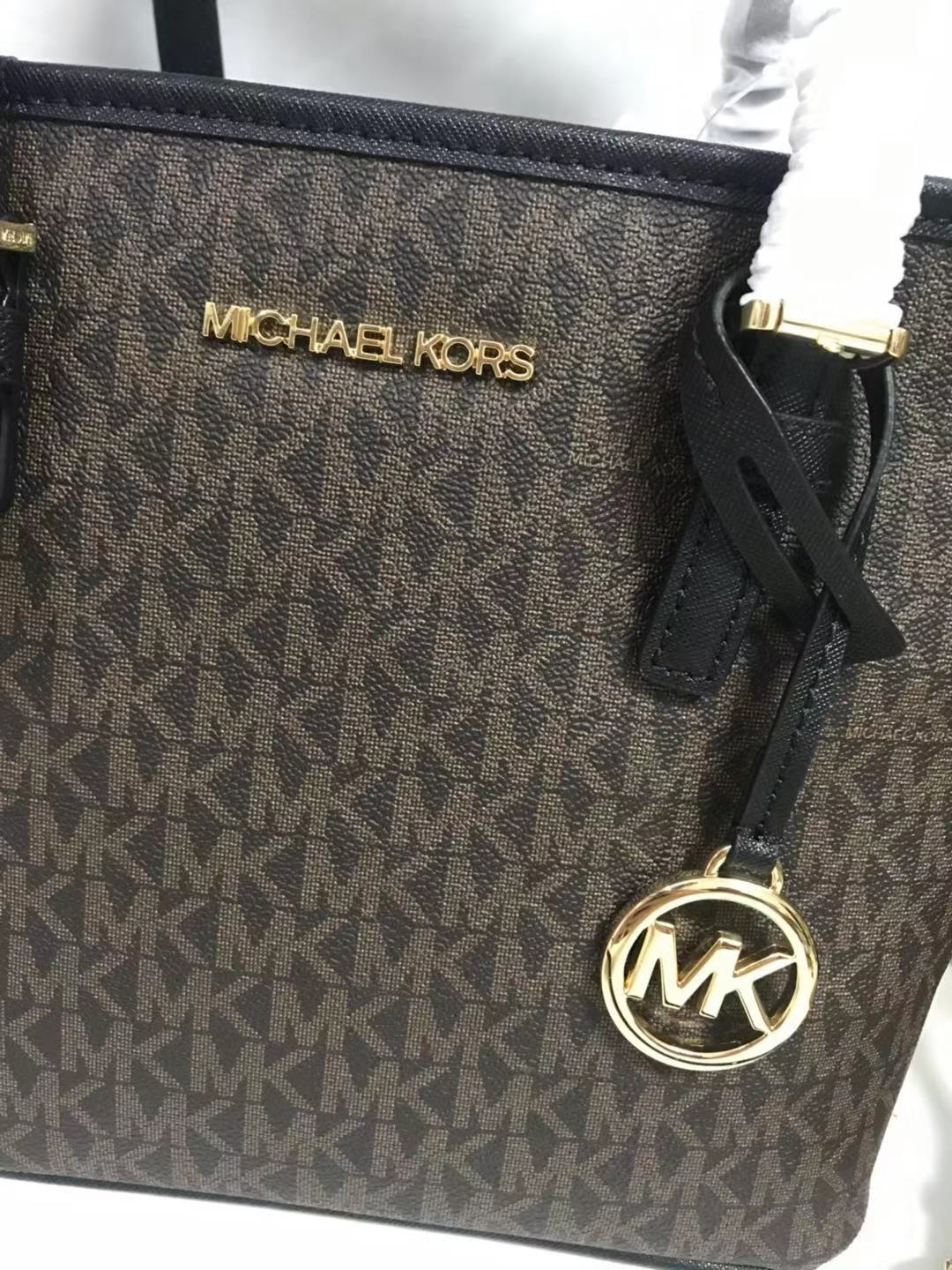 Michael Kors MK新款小号购物袋 十字纹牛皮 购物袋pv专用面料样式 设计改成了小号 额外加了长背带