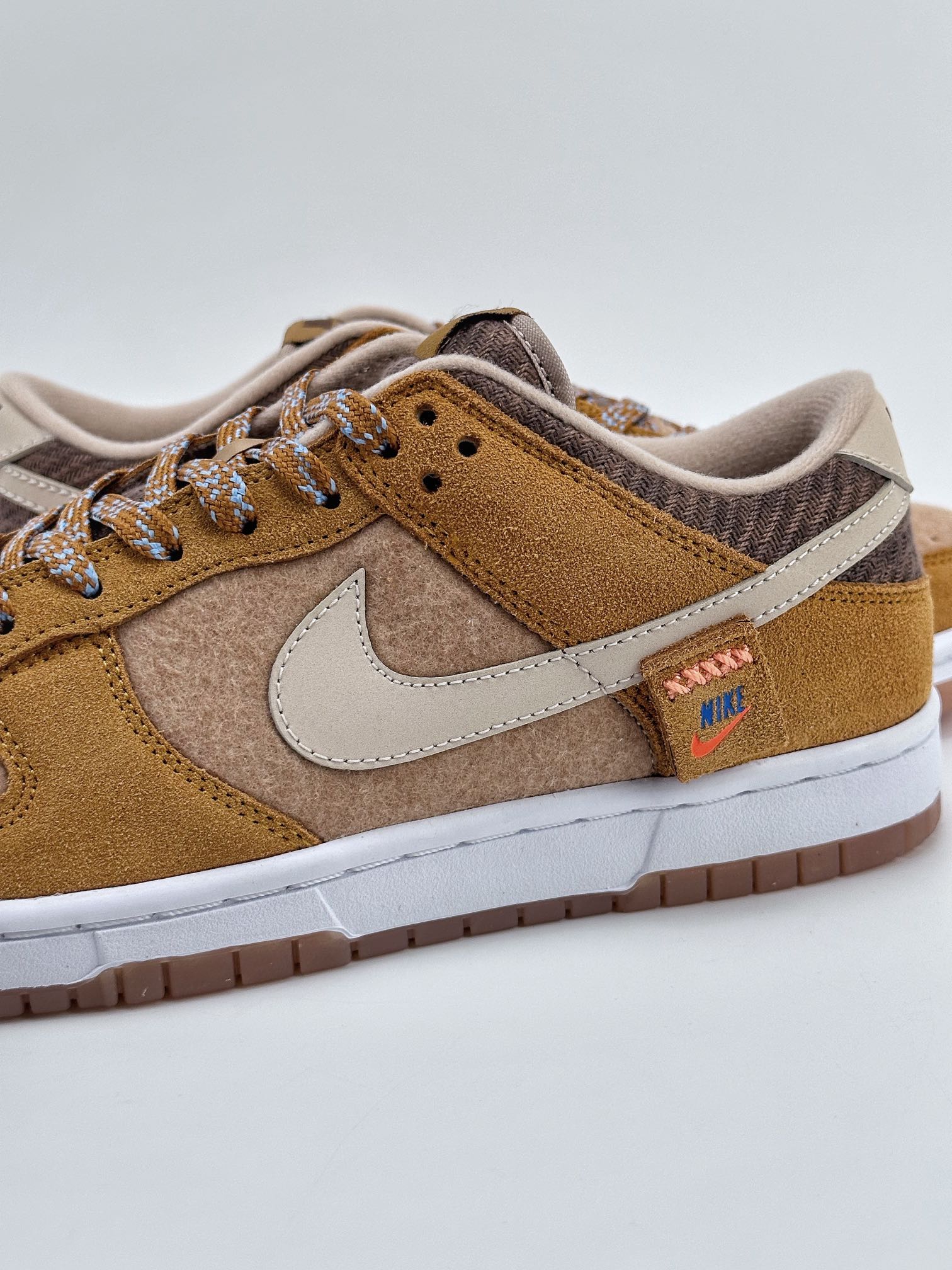 200 NIKE SB Dunk Low “Teddy Bear” 毛棕玩具熊 DZ5350-288