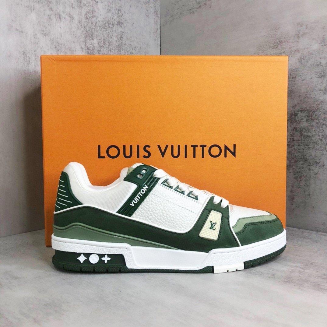Louis Vuitton 新款上架 2053 Louis*Vuitto* LV Trainer 最新款 大底和面料私模 绝对下血本费心思的一款鞋子 自Vifgil到来之后而设计的这一系列 每一季度都深受众多粉丝的青睐 TPU 大底 包装