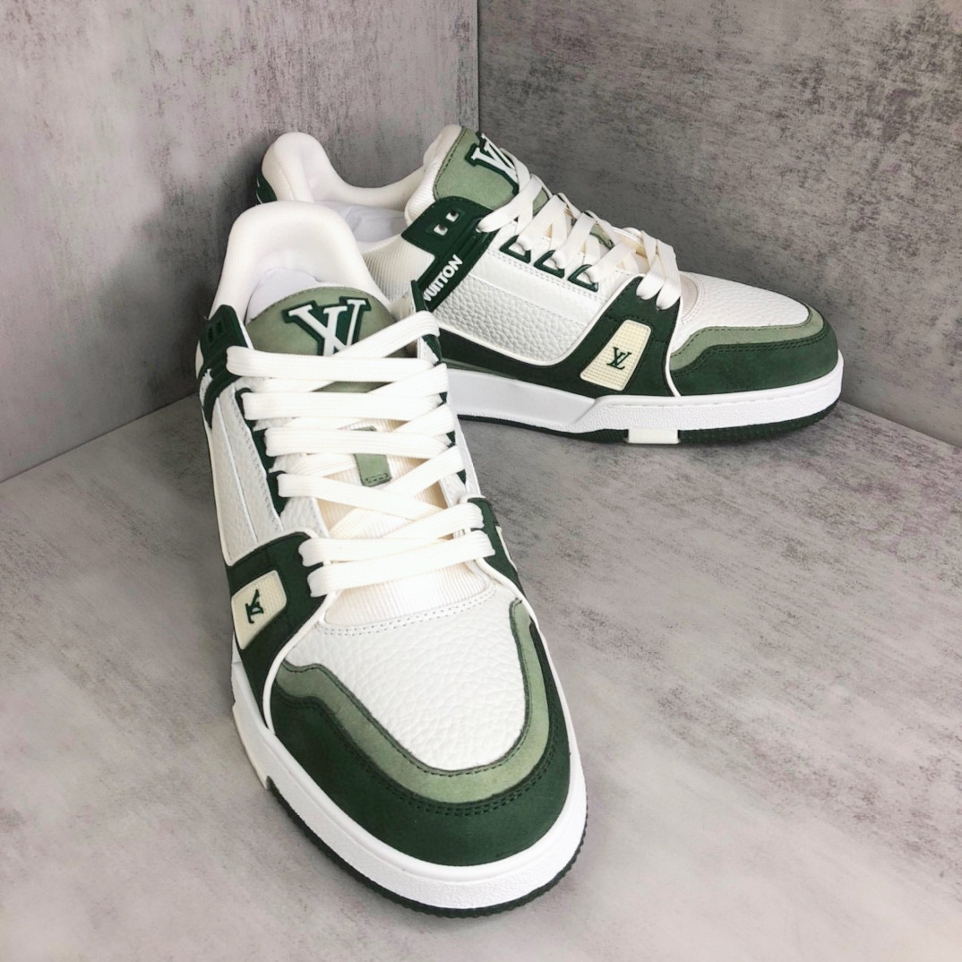 Louis Vuitton 新款上架 2053 Louis*Vuitto* LV Trainer 最新款 大底和面料私模 绝对下血本费心思的一款鞋子 自Vifgil到来之后而设计的这一系列 每一季度都深受众多粉丝的青睐 TPU 大底 包装