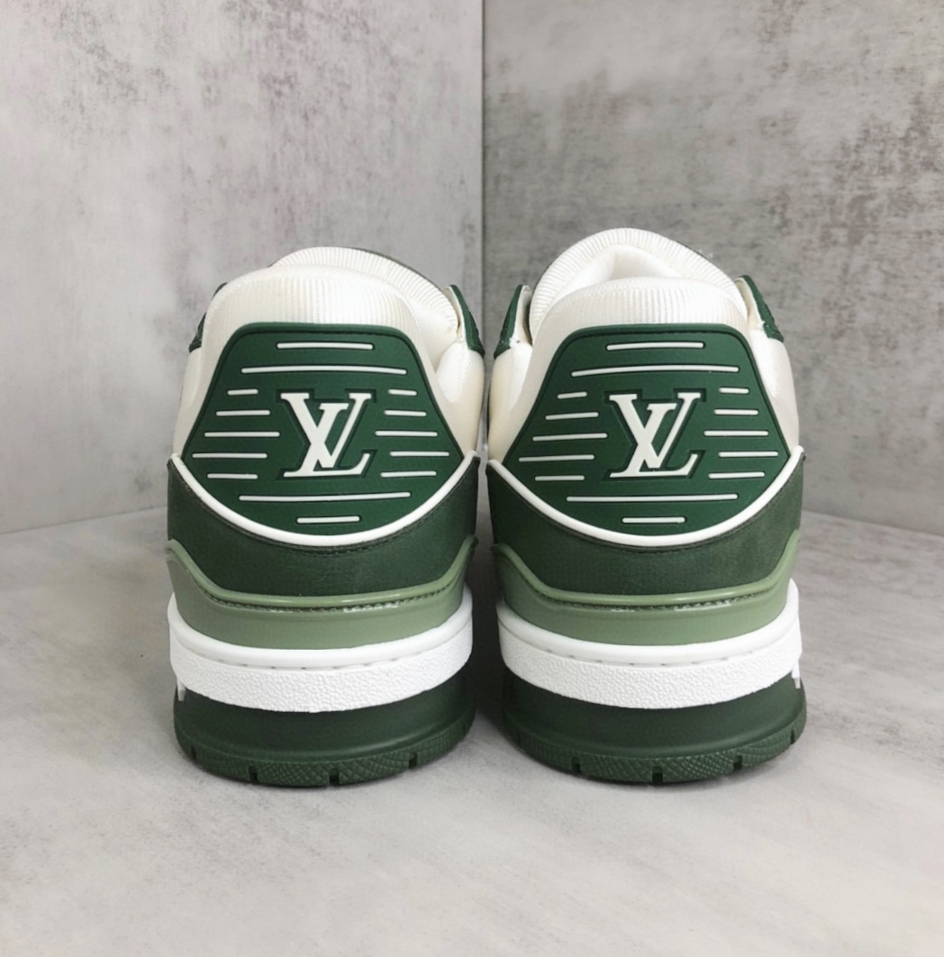 Louis Vuitton 新款上架 2053 Louis*Vuitto* LV Trainer 最新款 大底和面料私模 绝对下血本费心思的一款鞋子 自Vifgil到来之后而设计的这一系列 每一季度都深受众多粉丝的青睐 TPU 大底 包装