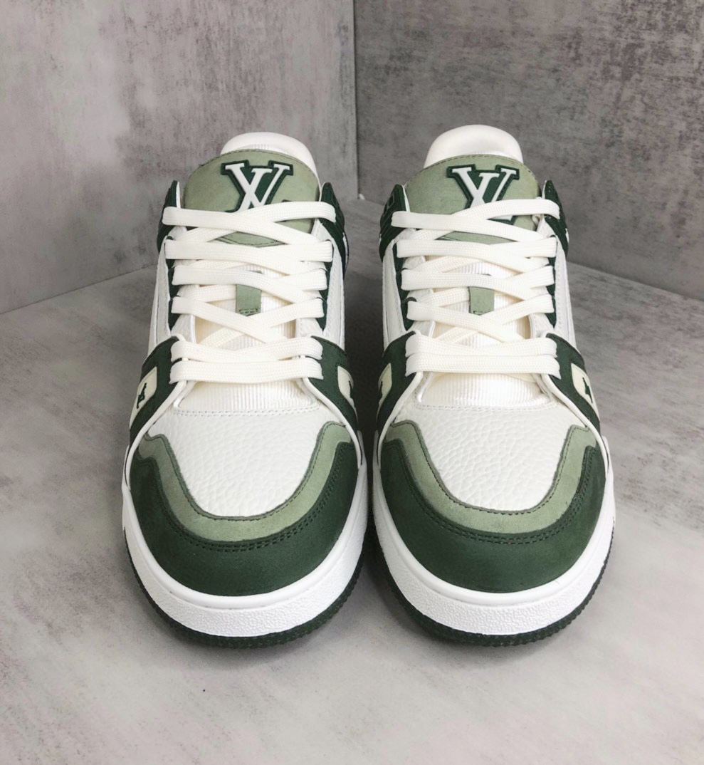 Louis Vuitton 新款上架 2053 Louis*Vuitto* LV Trainer 最新款 大底和面料私模 绝对下血本费心思的一款鞋子 自Vifgil到来之后而设计的这一系列 每一季度都深受众多粉丝的青睐 TPU 大底 包装