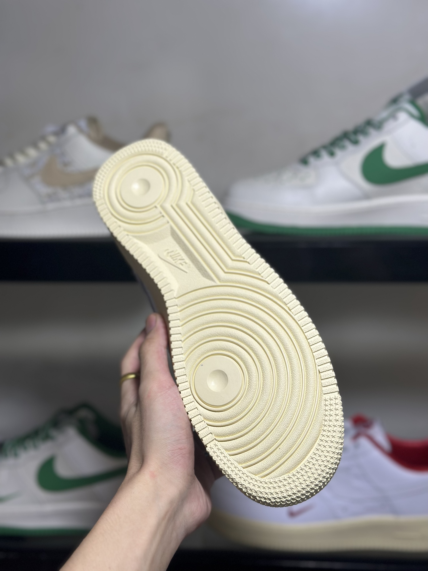 NikeAirForce1Low红小