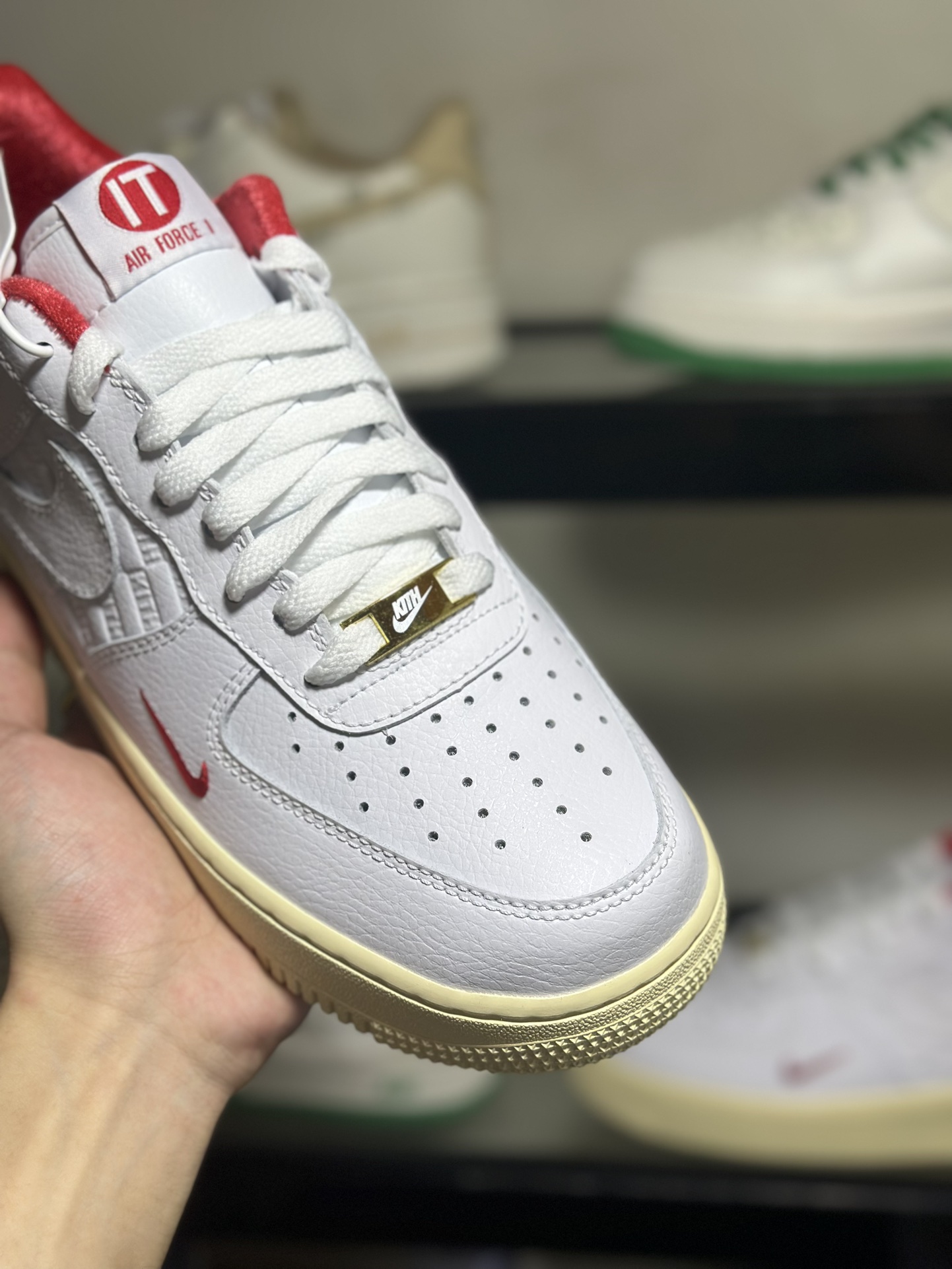 NikeAirForce1Low红小