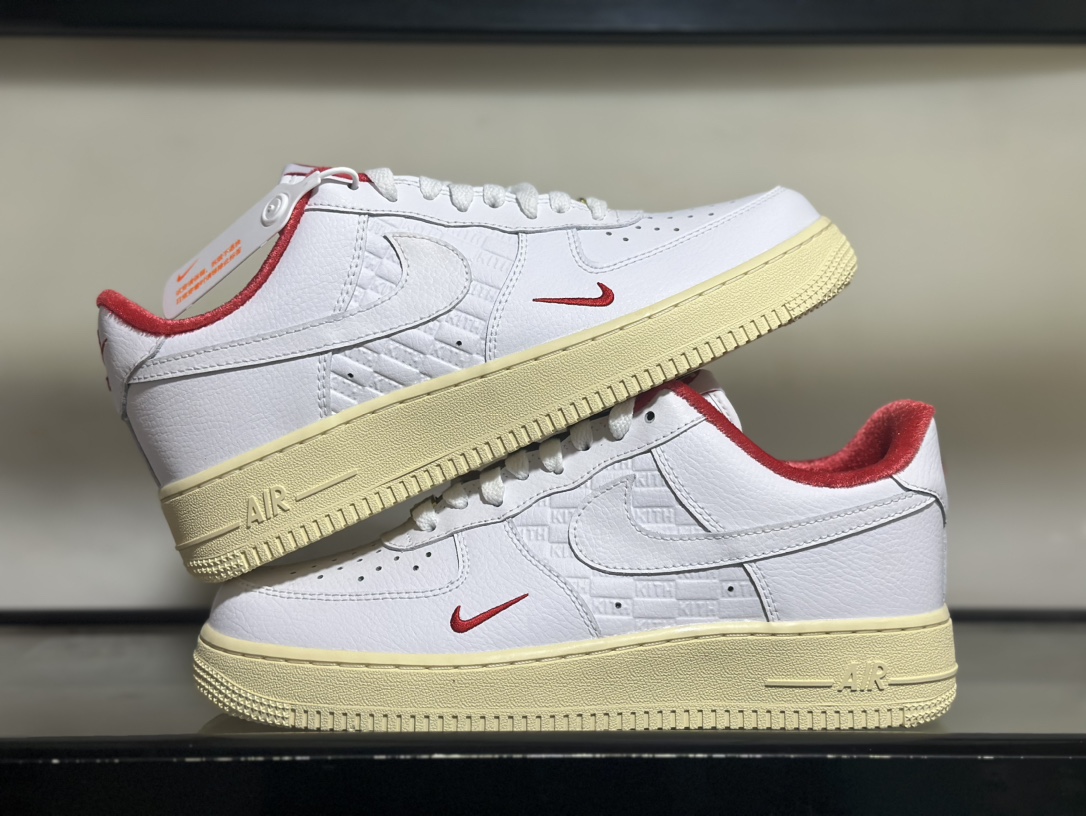 NikeAirForce1Low红小