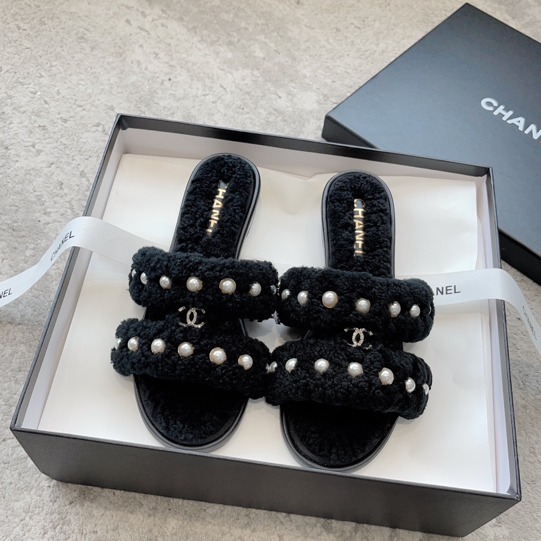 CHANEL Wool Slippers Quilted Lambswool Wool Curl Lining Rubber Anti-Slip Sole Boutique Packaging