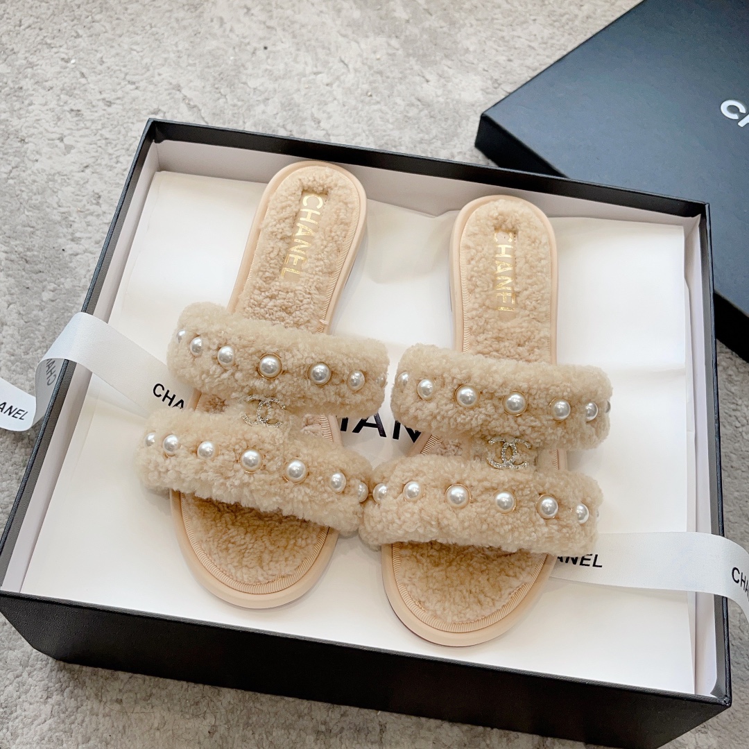 CHANEL Wool Slippers Quilted Lambswool Wool Curl Lining Rubber Anti-Slip Sole Boutique Packaging