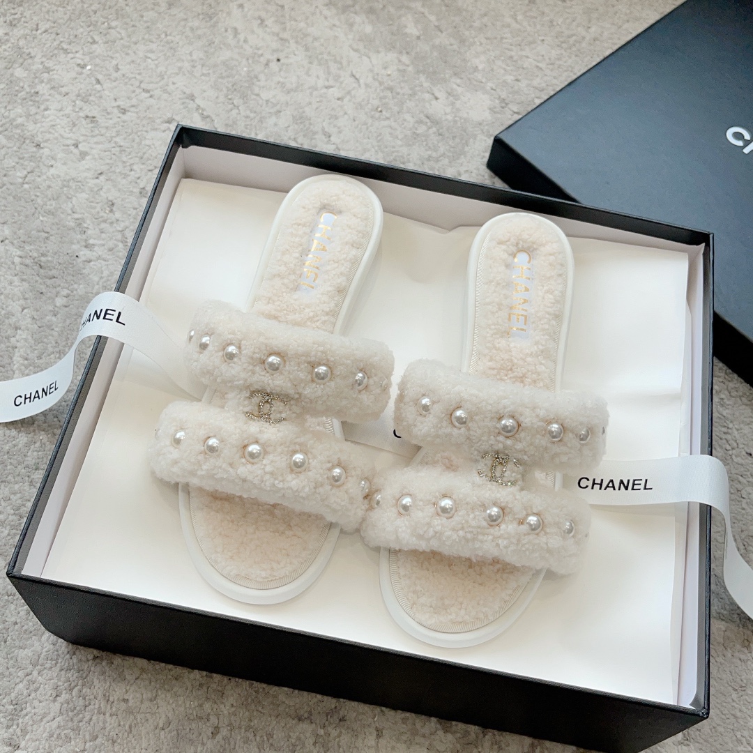 CHANEL Wool Slippers Quilted Lambswool Wool Curl Lining Rubber Anti-Slip Sole Retail Packaging