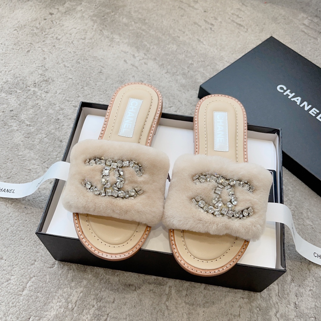 CHANEL Wool Slippers Quilted Lambswool Wool Curl Lining Rubber Anti-Slip Sole Boutique Packaging