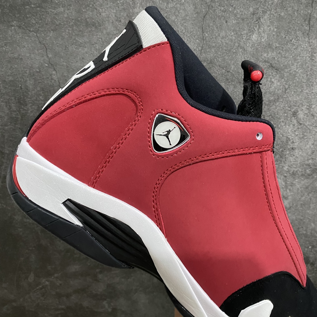 图片[7]-【外贸特供版】 Air Jordan AJ14 黑白红公牛 487471-006n外贸特供批次 原楦原档案数据开模打造 原厂中底拉帮钢印 原盒原配 以法拉利 550 Maranello 为设计灵感 类似跑车的全新流线鞋型 鞋头的麂皮与鞋身的荔枝皮相结合 最具代表性的黑红配色 中底内侧开创性的透气孔设计 看起来与跑车的进气口如出一辙 盾牌造型更能让人们直接想到法拉利的 LogoSIZE：40 40.5 41 42 42.5 43 44 44.5 45 46 47.5-莆田鞋批发中心