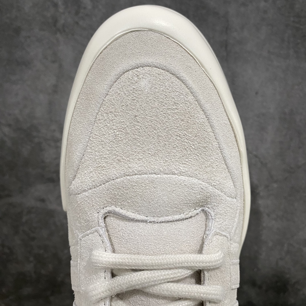 图片[5]-【首发版】FEAR OF GOD FOG x Adidas Athletics 86 Lo 联名款复古板鞋 IE6215n官方即将发售 提前尝鲜 全套均来自原厂 原底面配n指令 皮料 冲刀 楦头 流程 大底磨具均为原装nJerry Lorenzo 主理个人品牌 Fear of God 最新系列「 Collection 8」，与 adidas 共同打造的最新联名鞋款，以Forum Hi 作为创作基底，加入麂皮与半透明物料延续过去经常使用的简约高端元素，配色则以 Fear of God 标志性的中性用色为主 尺码：36-46男鞋先出-莆田鞋批发中心