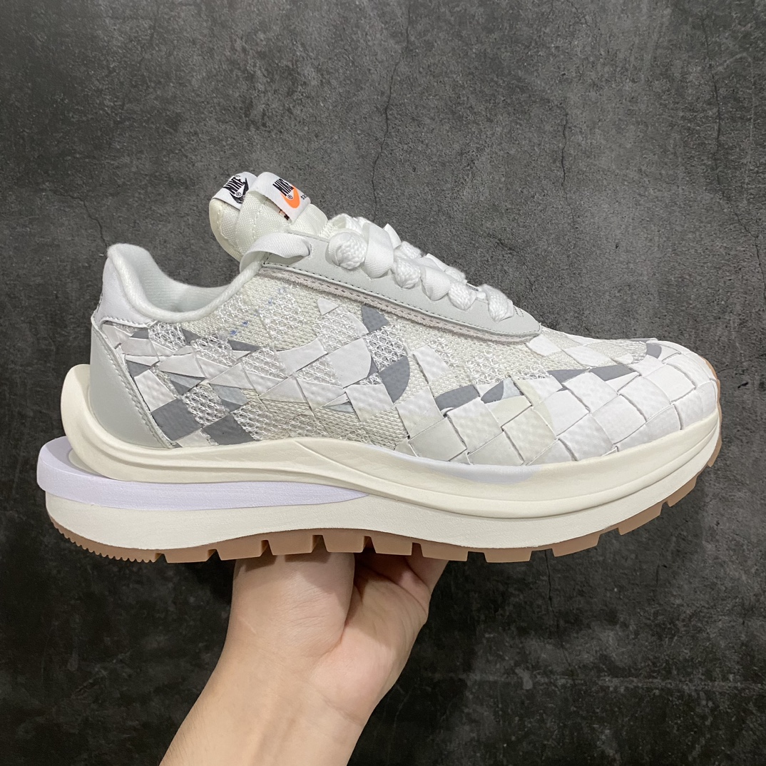 [God Edition] Sacai x Jean Paul Gaultier x Nike LDVaporWaffe Sacai 4.0 Waffle Three-Party Joint Low-Top Thick-Sole Casual Sports Shoes DR5209-100