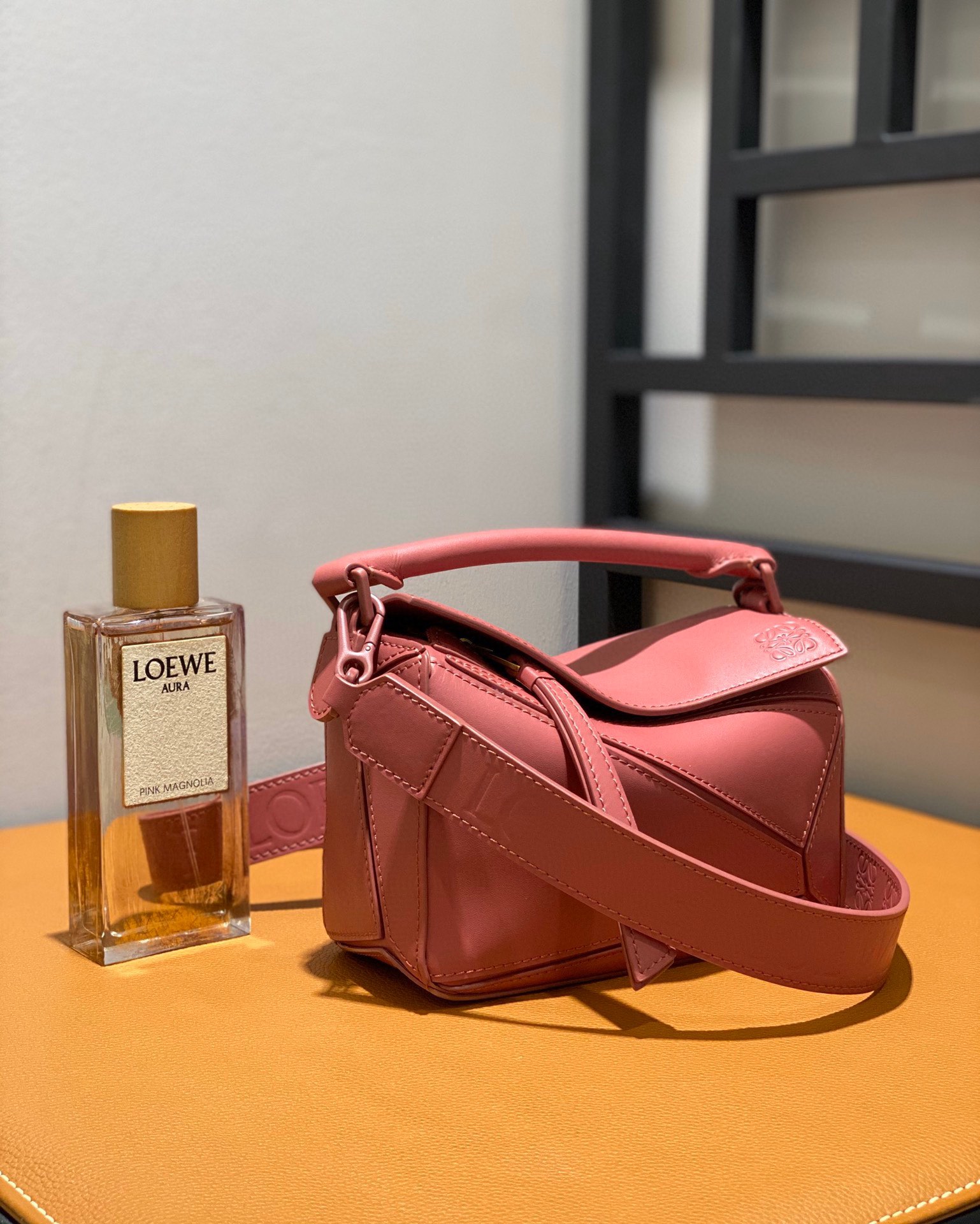 Loewe PuzzleLo Pink Pure Color Satined Cowhide Lightweight Shoulder Bag 3 i1694218764 2560 1