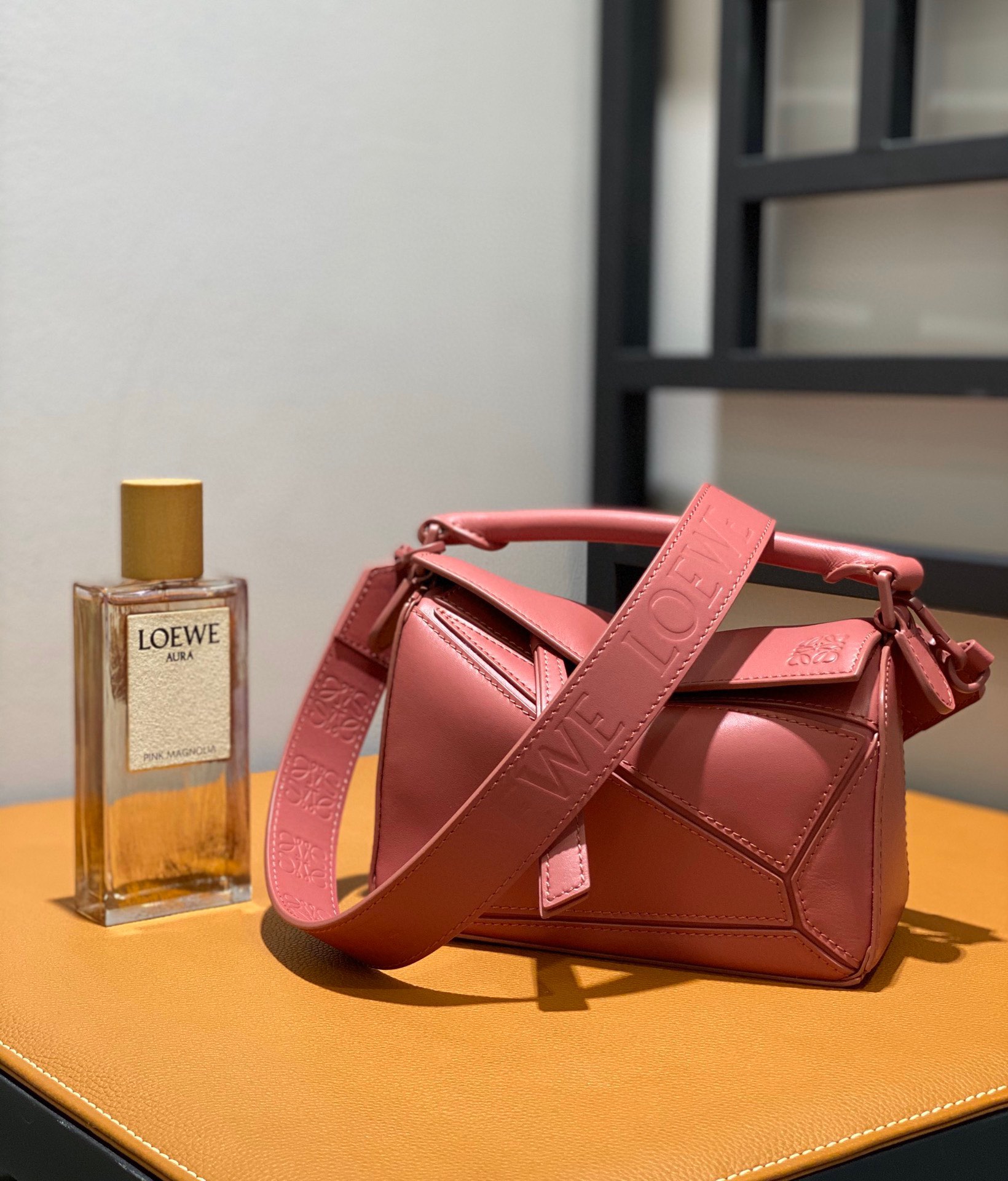 Loewe PuzzleLo Pink Pure Color Satined Cowhide Lightweight Shoulder Bag 4 i1694218764 7114 2