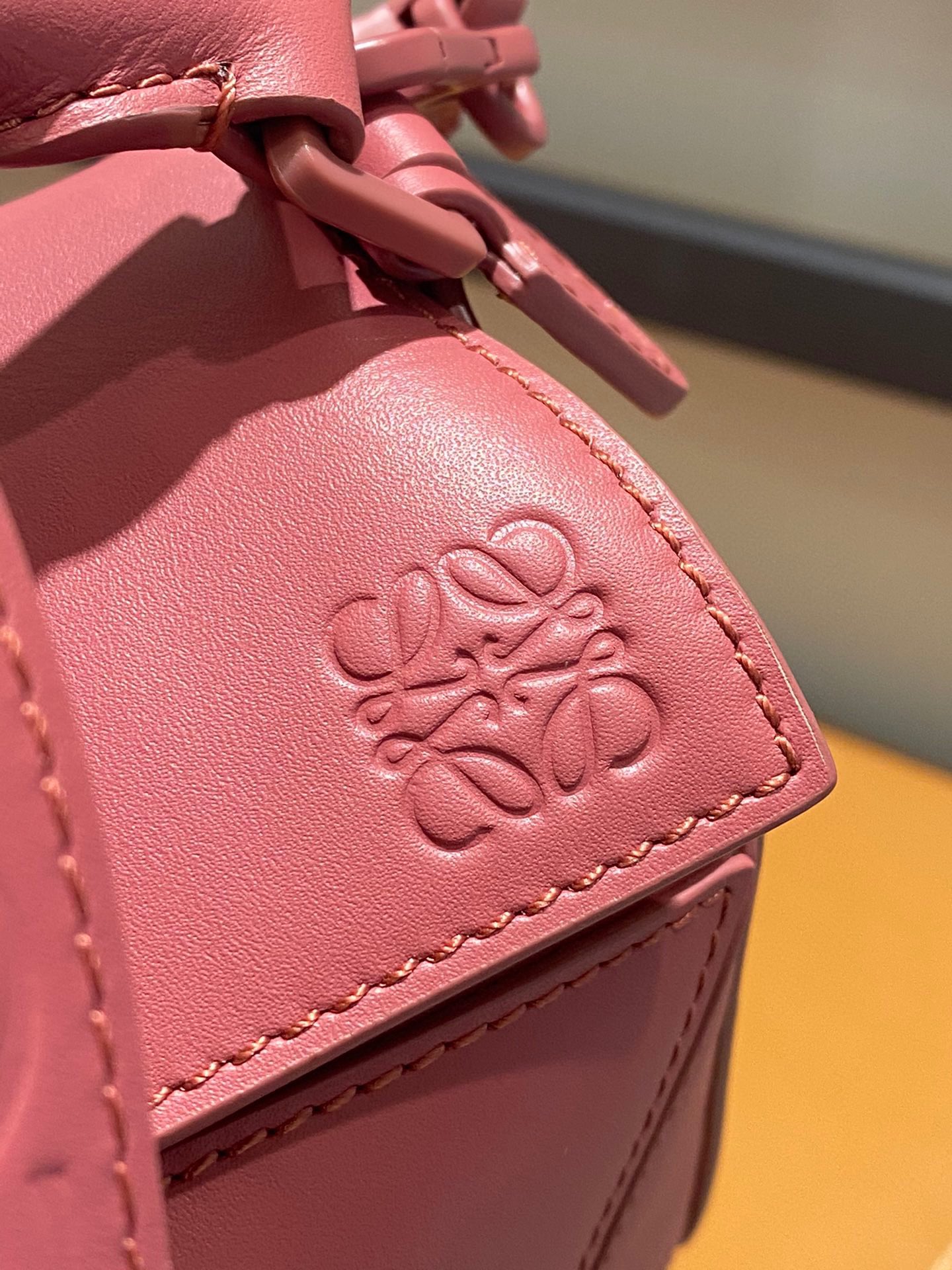 Loewe PuzzleLo Pink Pure Color Satined Cowhide Lightweight Shoulder Bag 5 i1694218764 9977 3