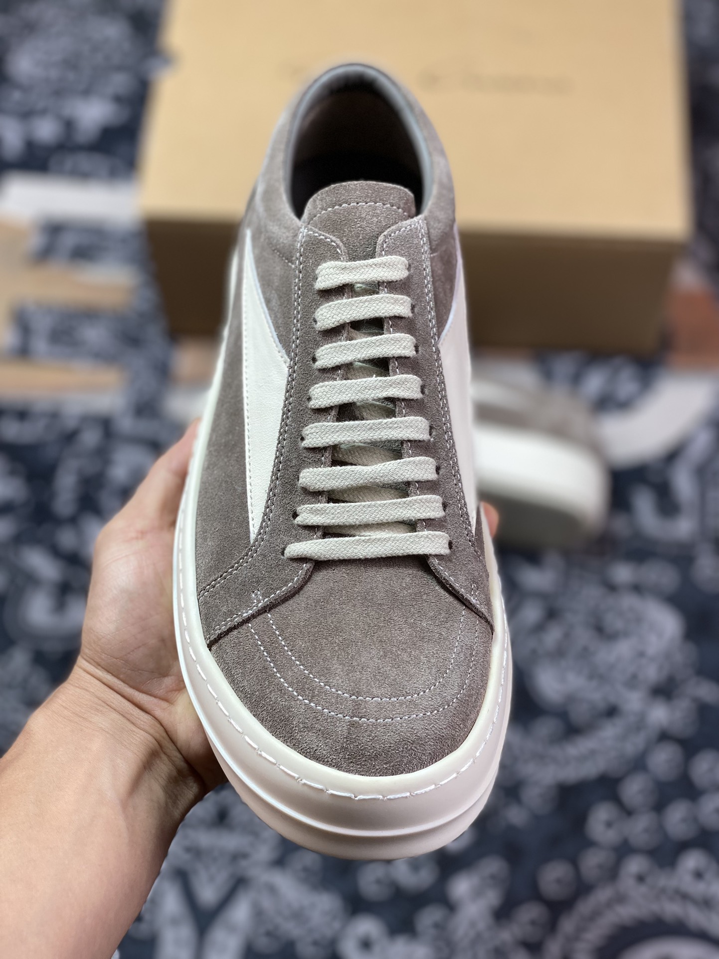 High-end luxury branch line 2023 dark style with God brand low-top series dark high street classic height-enhancing casual sports thick-soled sneakers ”suede dark gray and white infringement version”