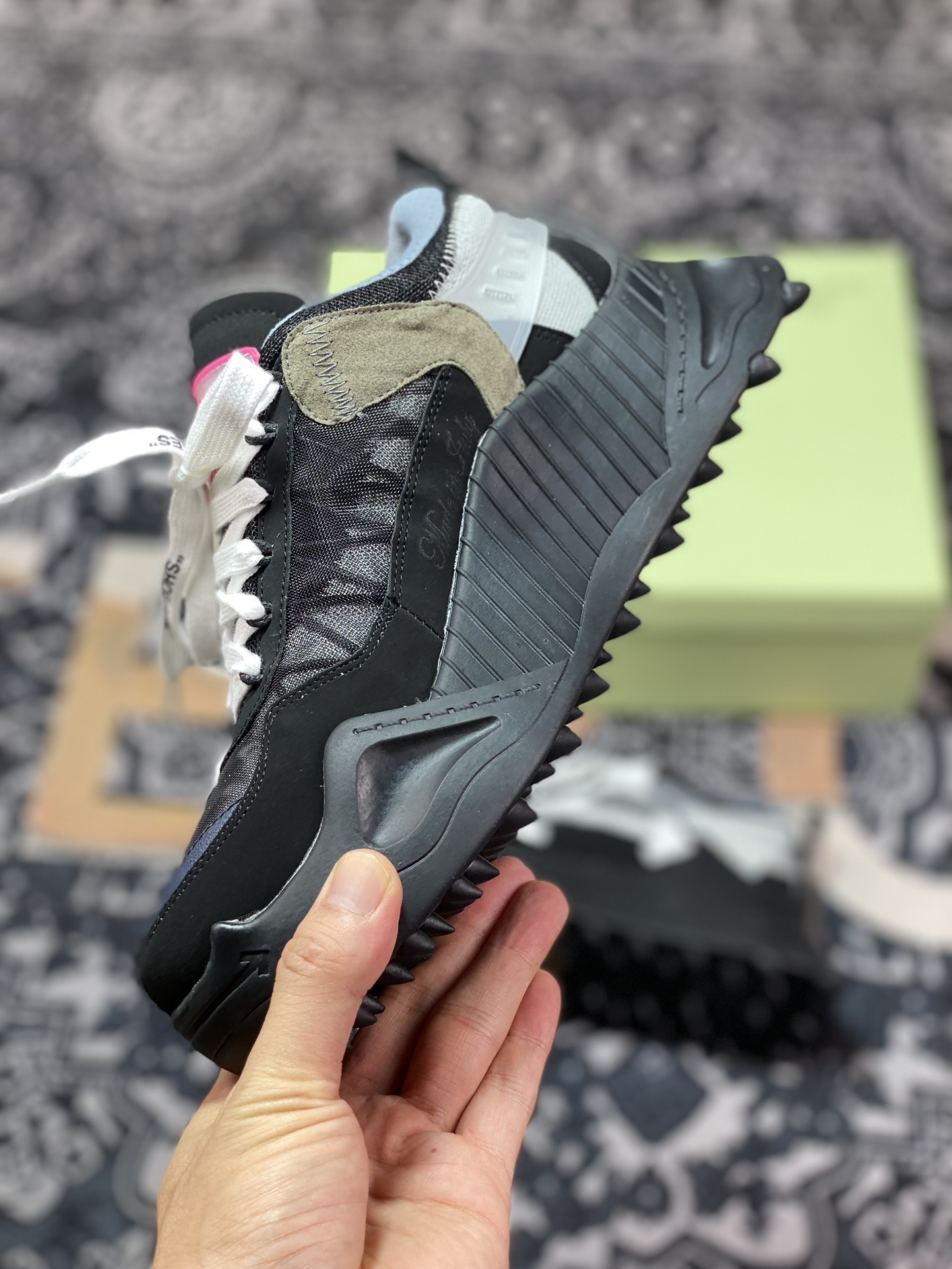 Off-White ODSY-1000 Chunky Arrow Low-top Sneakers ”Black, Gray and White” OWIA180E20FAB0011001