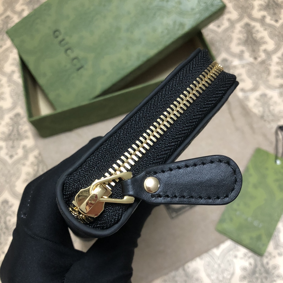 Gucci Signature黑色进口小牛皮拉链钱包，独特高雅的设计，配以热压技术，时尚潮流百搭，你值得