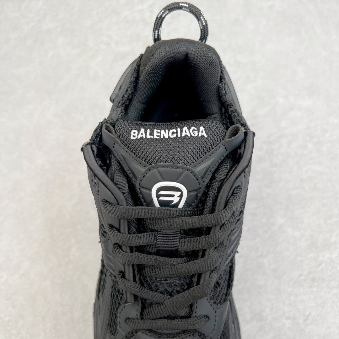 图片[5]-💰460 ＃VG零售版 BALENCIAGA Runner Sneaker 巴黎世家七代慢跑系列低帮复古野跑潮流运动鞋老爹鞋 尼龙和网布材质 磨损效果 鞋头边缘印有尺码 背面浮印尺码 外侧印有跑者徽标 鞋舌刺绣 Balenciaga 品牌标识 鞋跟背面 Balenciaga品牌标识 材质采用65%聚氨酯、35%聚酯纤维 全新 Runner 鞋型轮廓借鉴于 2000 年初的复古线条 搭载大网眼面料制成鞋面基础，由粉色、白色尼龍与橡胶质地覆盖鞋面诠释线条感 当中透过几道手缝线与折损痕更是精准的掌握历经时间淬炼的破旧痕迹 延续其手法至鞋领、鞋跟、鞋带、中底等部分均饰有破损及脏污之貌 尤其是鞋领处与鞋带孔眼条更是采用不规则做旧技术将内容物泡棉随机露出 尺码：35 36 37 38 39 40 41 42 43 44 45 46 编码：by5936030-运动鞋