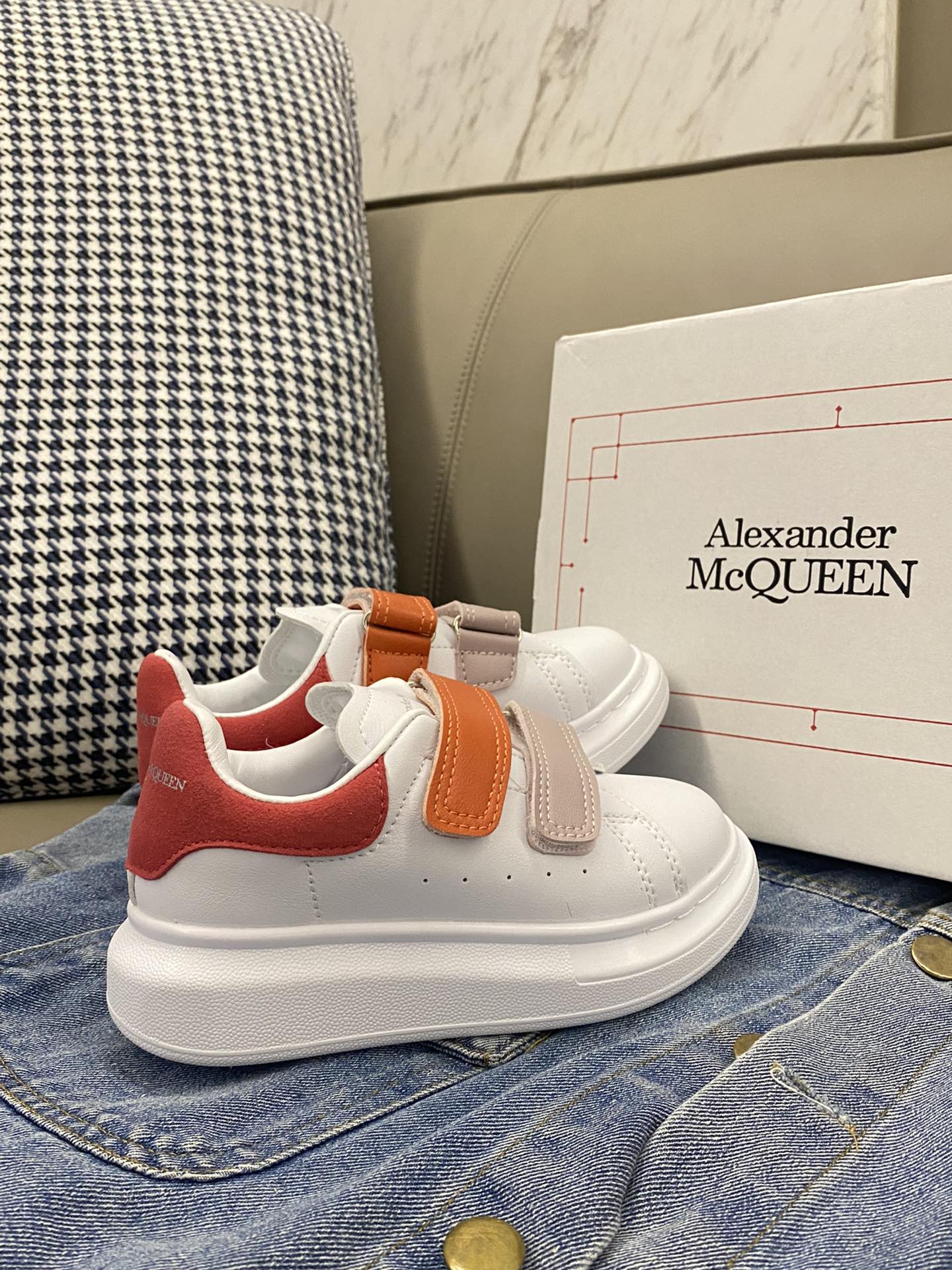 图片[5]-实拍🌟麦昆小白鞋 后悔没早买！！经典百搭，穿了跟没穿一样轻便-选品中心